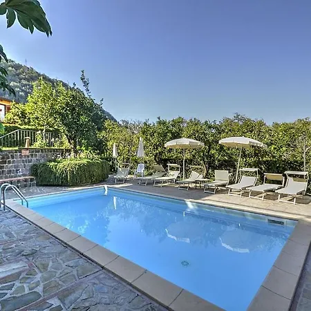 Sleeps 4 Pool Air Con Wifi *