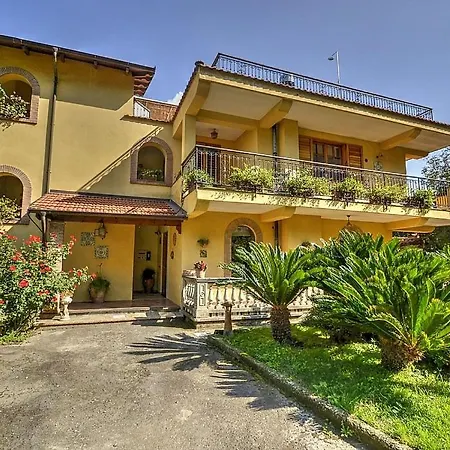 Sleeps 4 Pool Air Con Wifi *