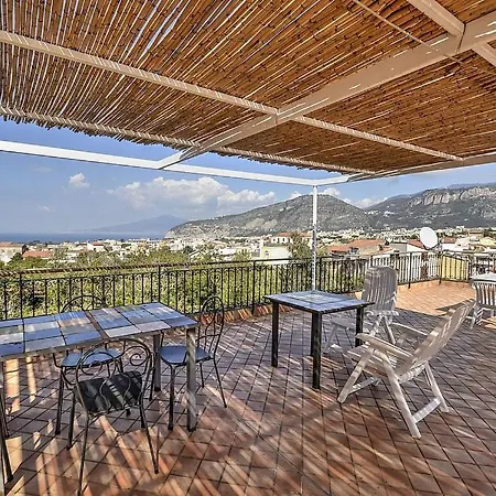 Sleeps 4 Pool Air Con Wifi * Sant'Agnello