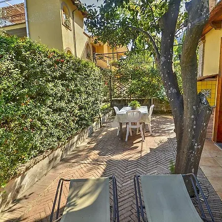 Sleeps 4 Pool Air Con Wifi * Sant'Agnello